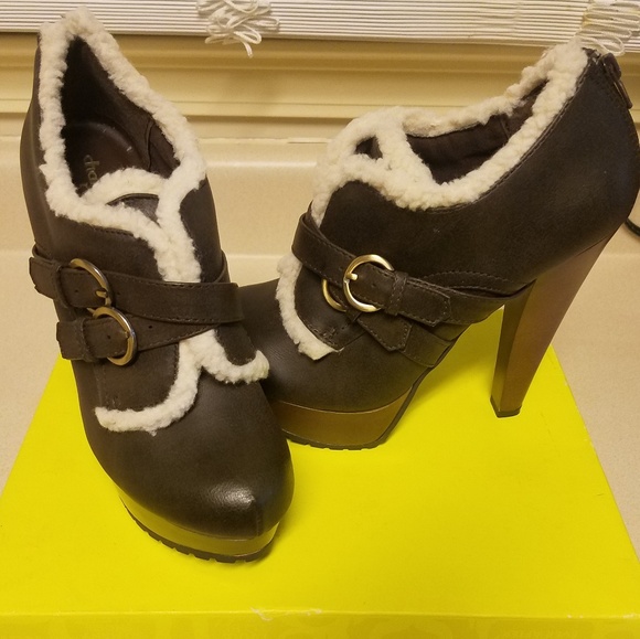 Winter Booties - Picture 1 of 5